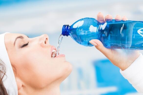 Sie können in einer Woche 5 kg Übergewicht loswerden, indem Sie viel Wasser trinken